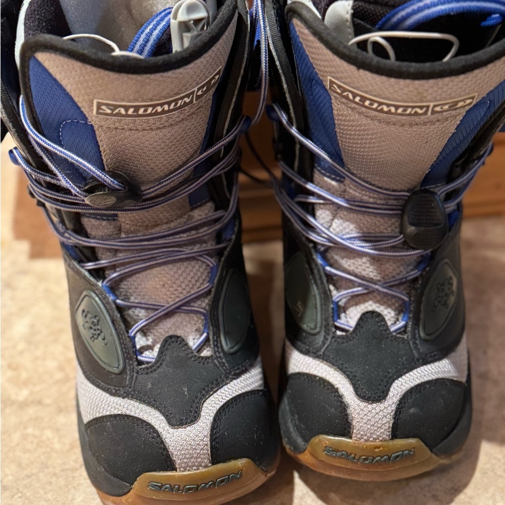 Women’s snowboard boot